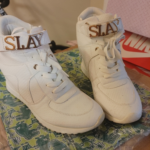 shoedazzle slay sneakers